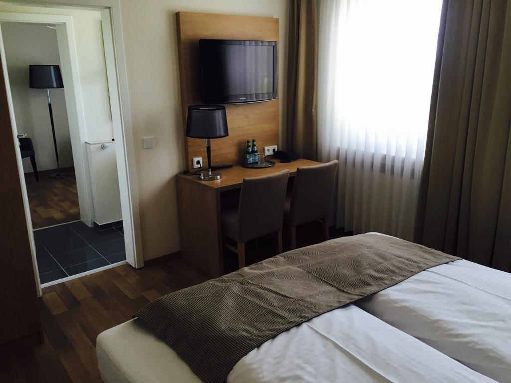 Hotel & Restaurant Rizzelli Superior Neustadt an der Aisch Ngoại thất bức ảnh
